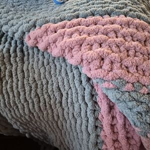 Cozy Textured Blanket in Pink and Gray